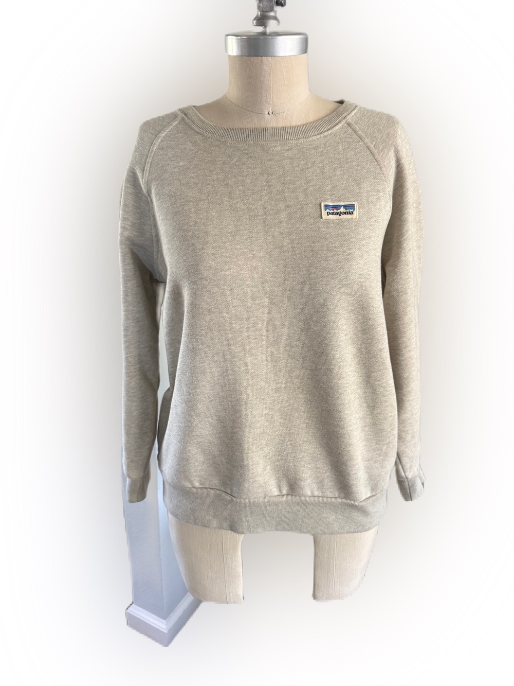 Patagonia Women’s Organic Cotton Gray Crewneck Sweatshirt. Size Small